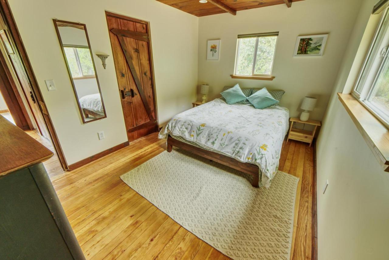Rivers Breeze Relaxing Riverside Cabin With Private Suite Kayaks Healdsburg Exteriör bild