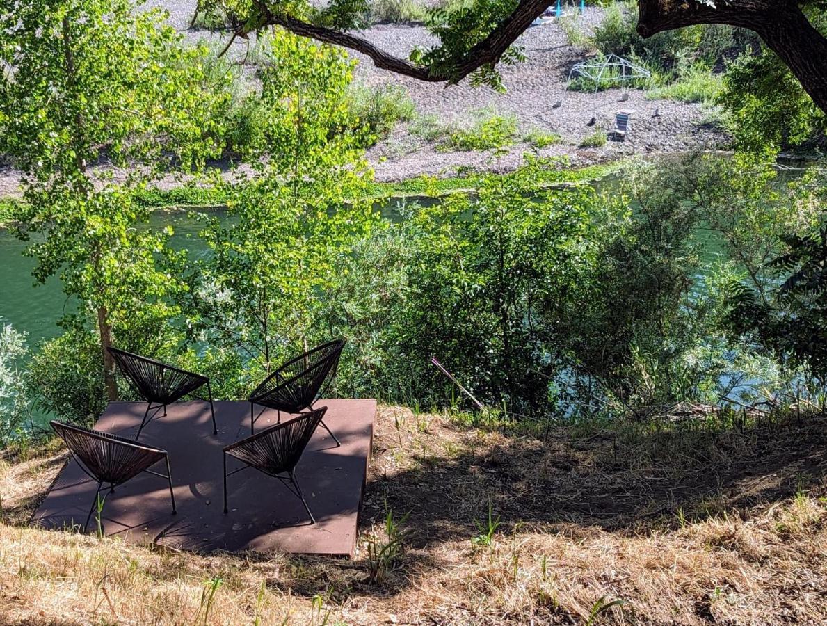 Rivers Breeze Relaxing Riverside Cabin With Private Suite Kayaks Healdsburg Exteriör bild